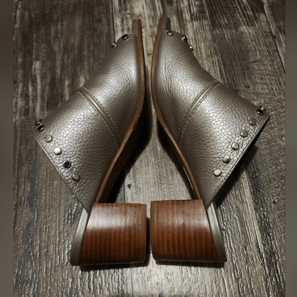 Brighton Women's Gray Leather Studded Mules Size 6 EUC - Picture 4 of 5